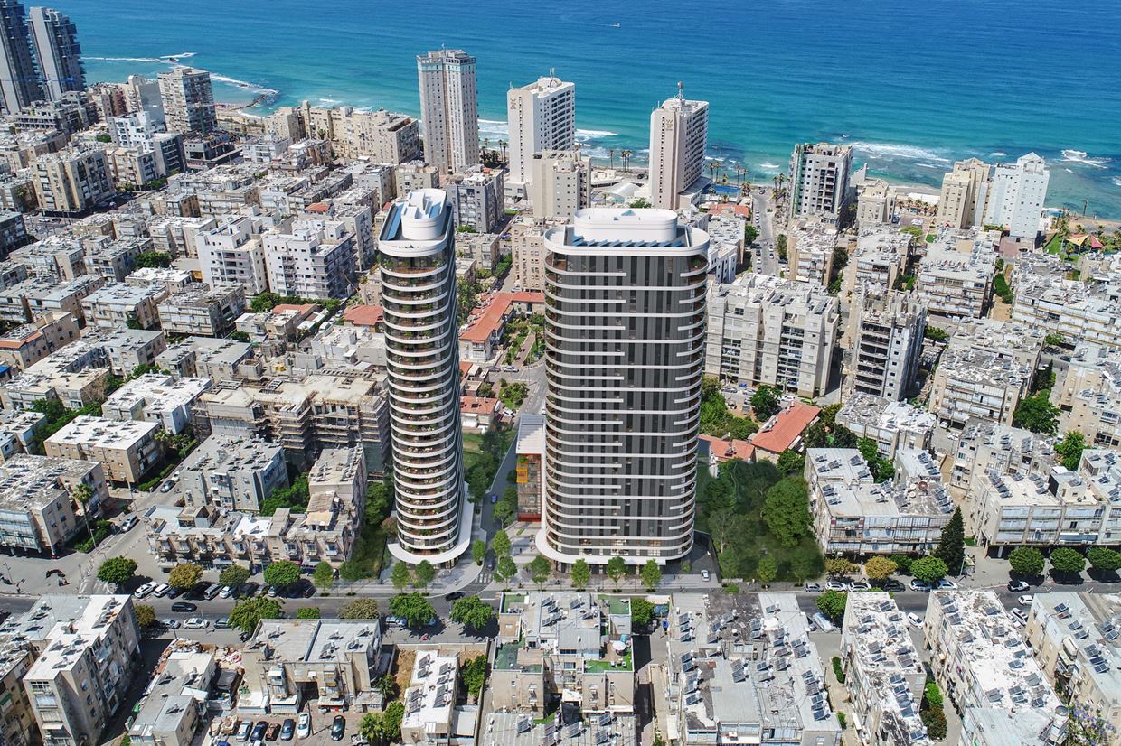 חנה סנש, בת ים